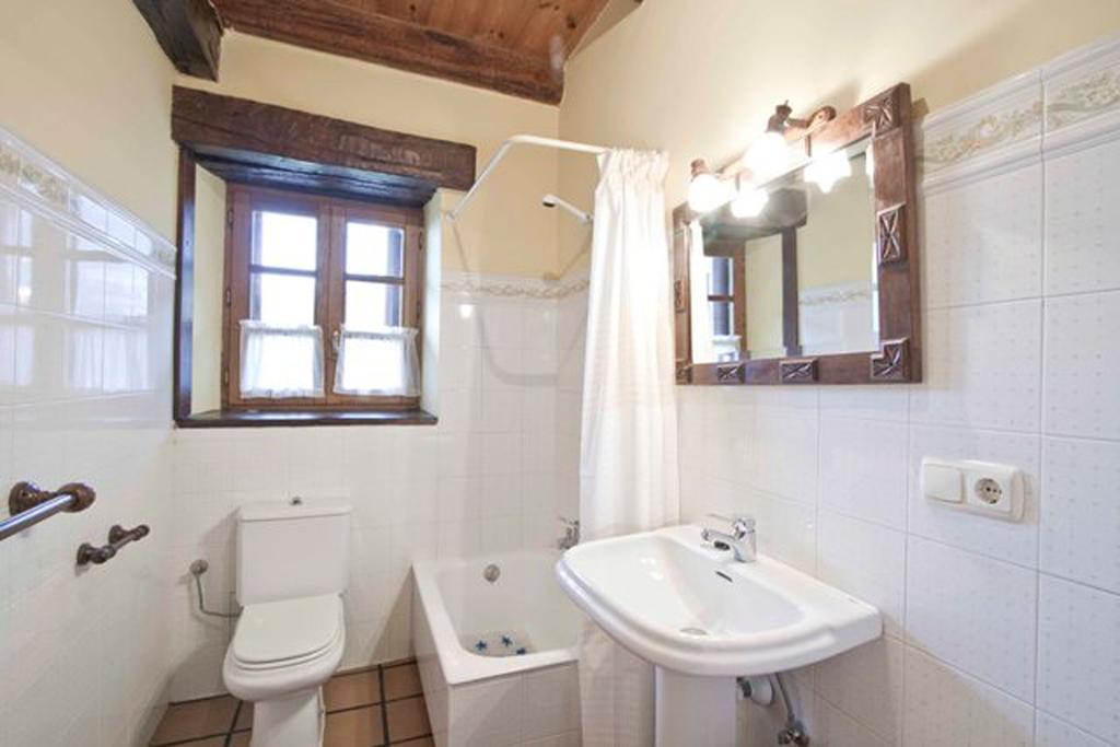 Caserio Gaztelu Quarto foto